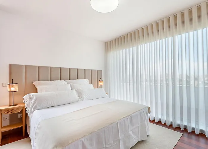 아파트 Leca Front Luxury Penthouse 레카다팔메이라